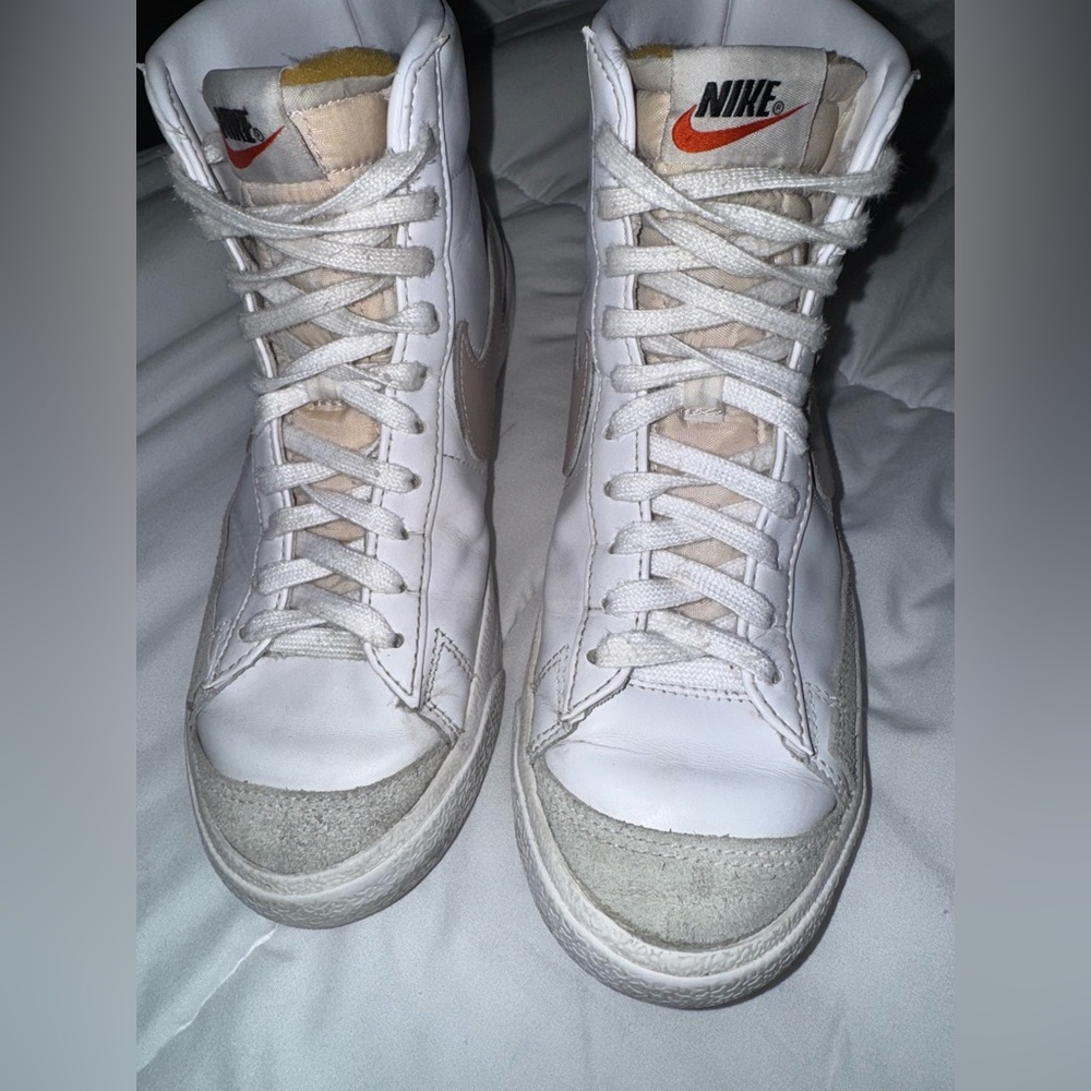 Nike White and light pink Blazer Mid 77 - Picture 3 of 6